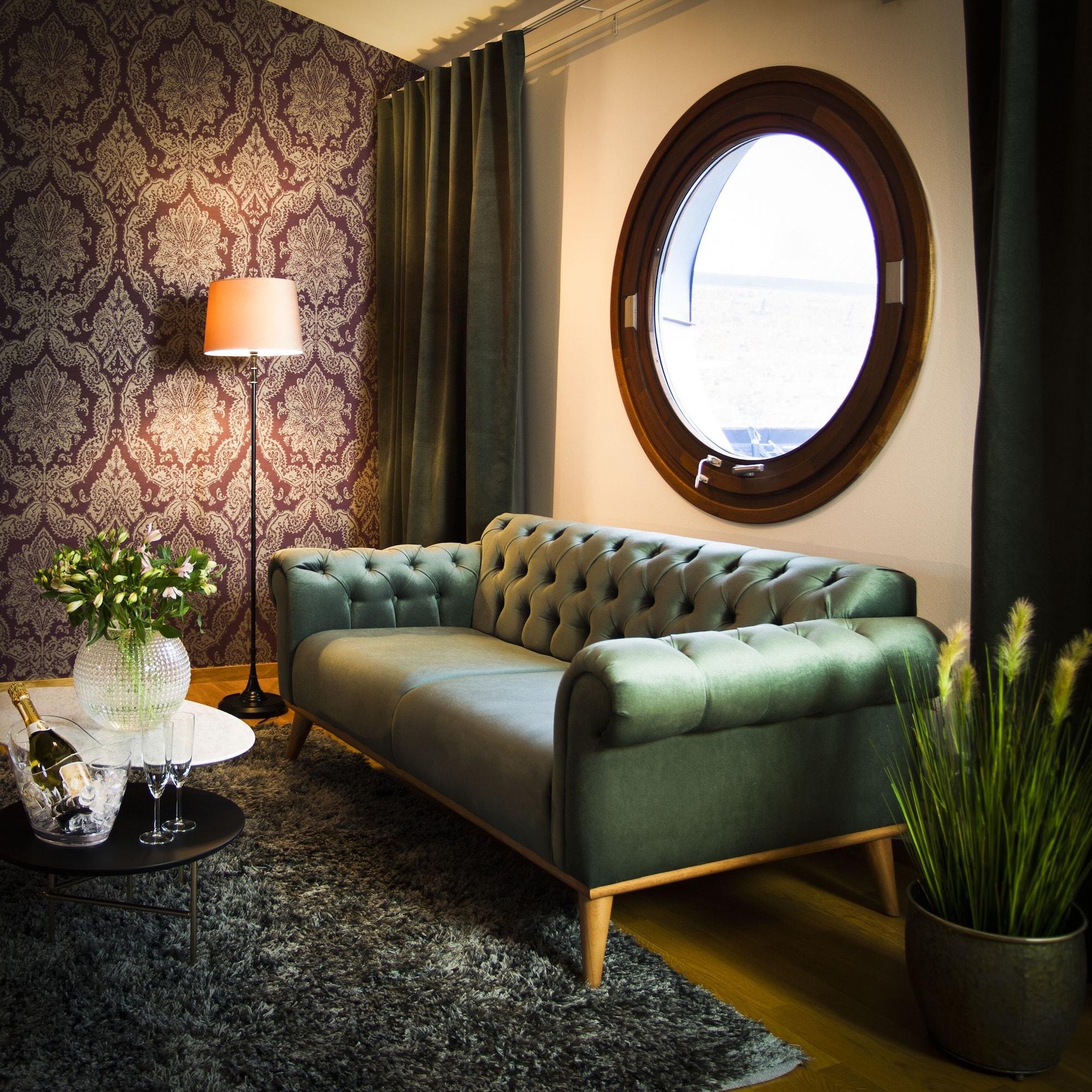 Hotel Oerebro ภายนอก รูปภาพ