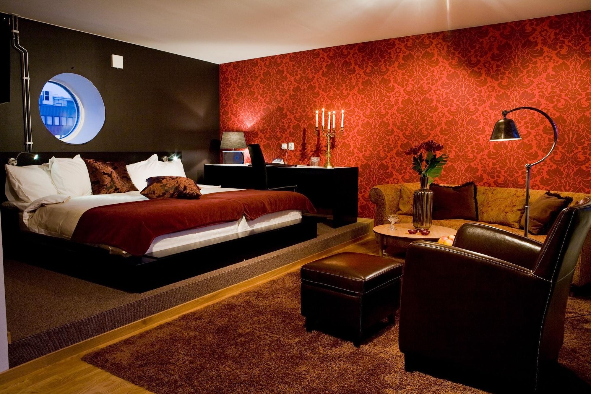 Hotel Oerebro ภายนอก รูปภาพ